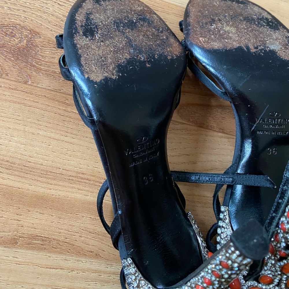 VALENTINO BLACK STRAP SANDALS EMBELLISHED Heels 6 - Picture 15 of 16